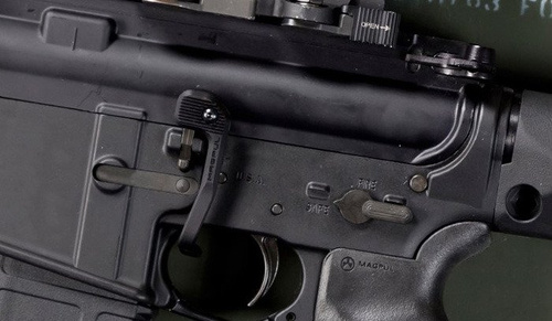 Magpul - B.A.D. Lever® - пристрій для заряджання акумуляторів для AR15/M4 - MAG980