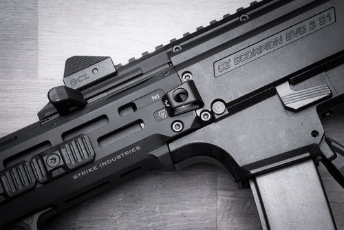 Strike Industries - Плоский швидкознімний підвіс для Scorpion EVO 3 - чорний - SI-CEVO-FQD
