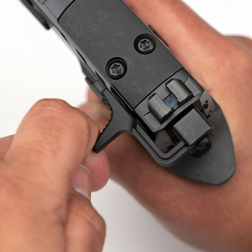Strike Industries - Двостороння рукоятка перезаряджання для пістолета Sig Sauer P320 - чорна - SI-P320-CH