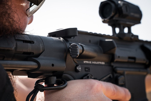 Strike Industries - AR Extended Forward Assist аксесуар для замка AR-15 / AR-10 - чорний - SI-AR-E-FA-BK