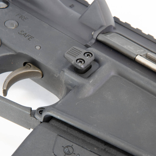 MFT - Полімерна збільшена кнопка відмикання магазину E-VolV для AR-15 - Чорний - E2AREMR-BL