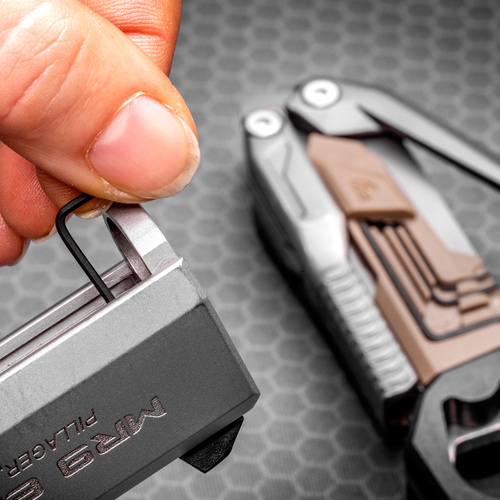 Справжній завзятий - Мультитул для зброї The Pistol Tool - 19 функцій - Коричневий - AVPSTL