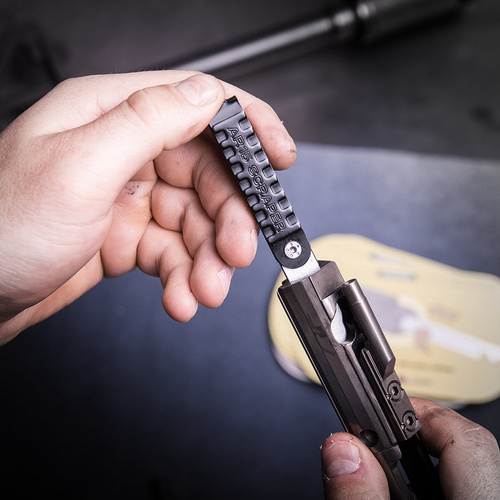 Real Avid - Скребок для чищення зброї AR-15 Scraper™ - AVAR15S