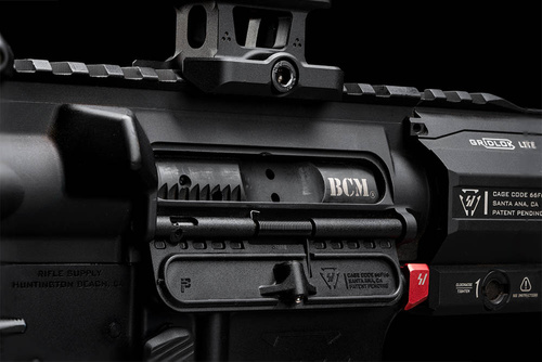 Strike Industries - Клапан okna wyrzutnika łusek Overmolded Ultimate Dust Cover .223/5,56 мм - Czarna - SI-AR-OMUDC-223-BK - SI-AR-OMUDC-223-BK